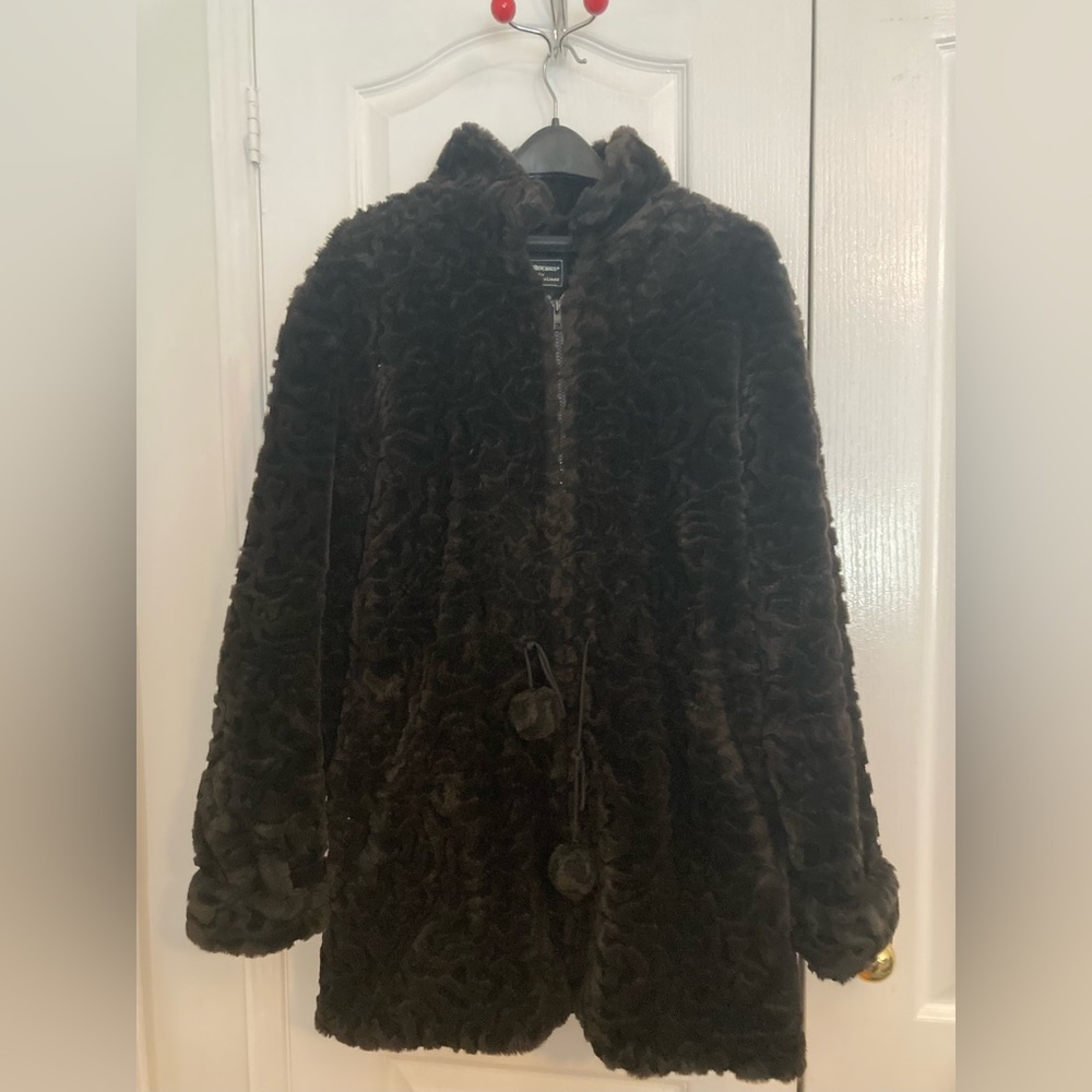 Furrocious faux fur coat🖤